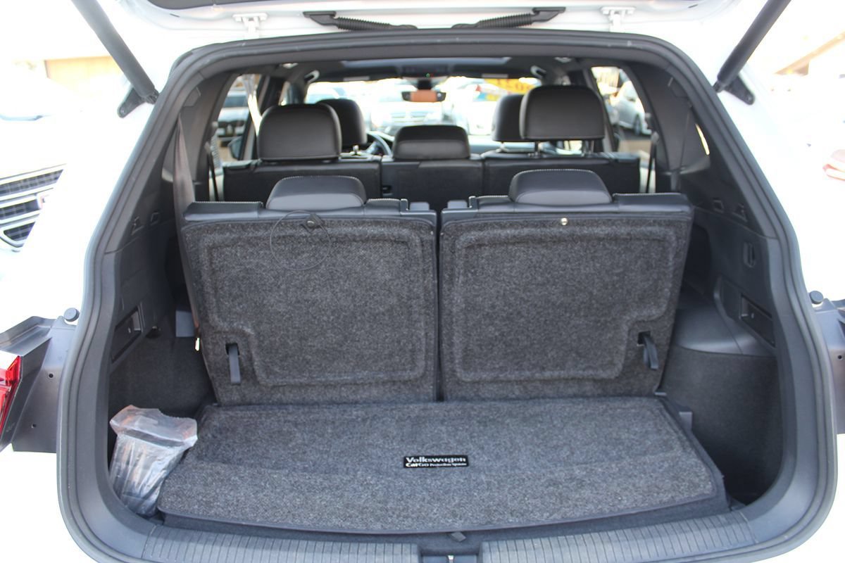 Used 2021 Volkswagen Tiguan SEL Premium R-Line w/ 3rd Row Seat Package AWD/4WD image 36