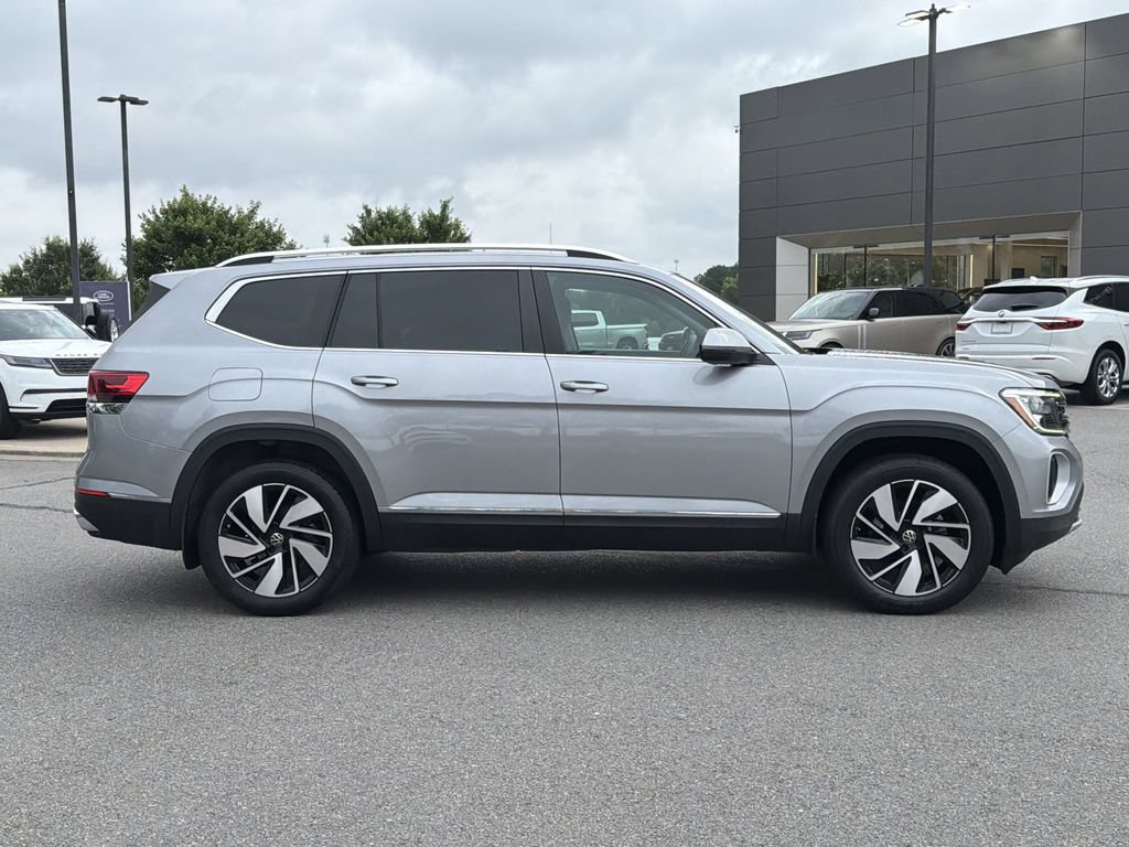 Used 2024 Volkswagen Atlas SEL AWD/4WD image 6