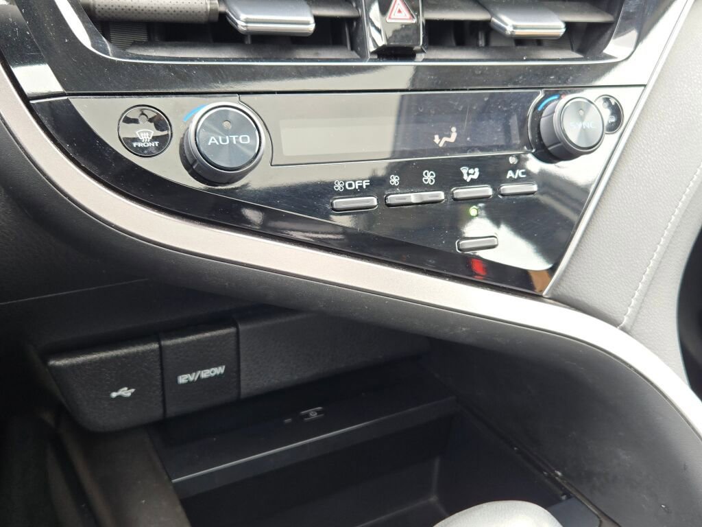 Used 2023 Toyota Camry XSE image 24