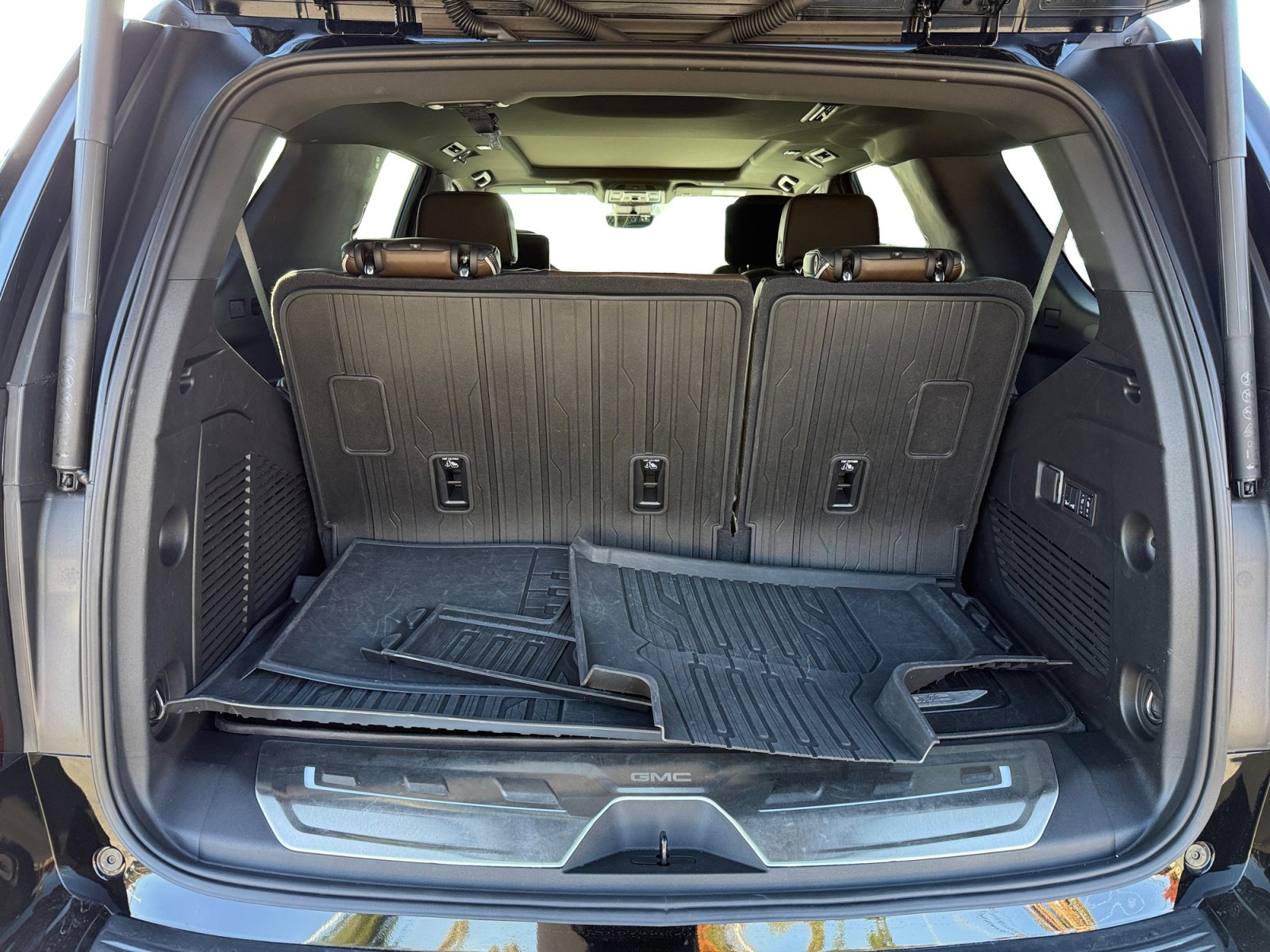 New 2025 GMC Yukon Denali Ultimate w/ LPO, Illumination Package image 17