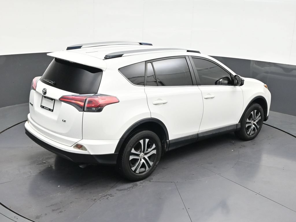 Used 2018 Toyota RAV4 LE FWD image 19