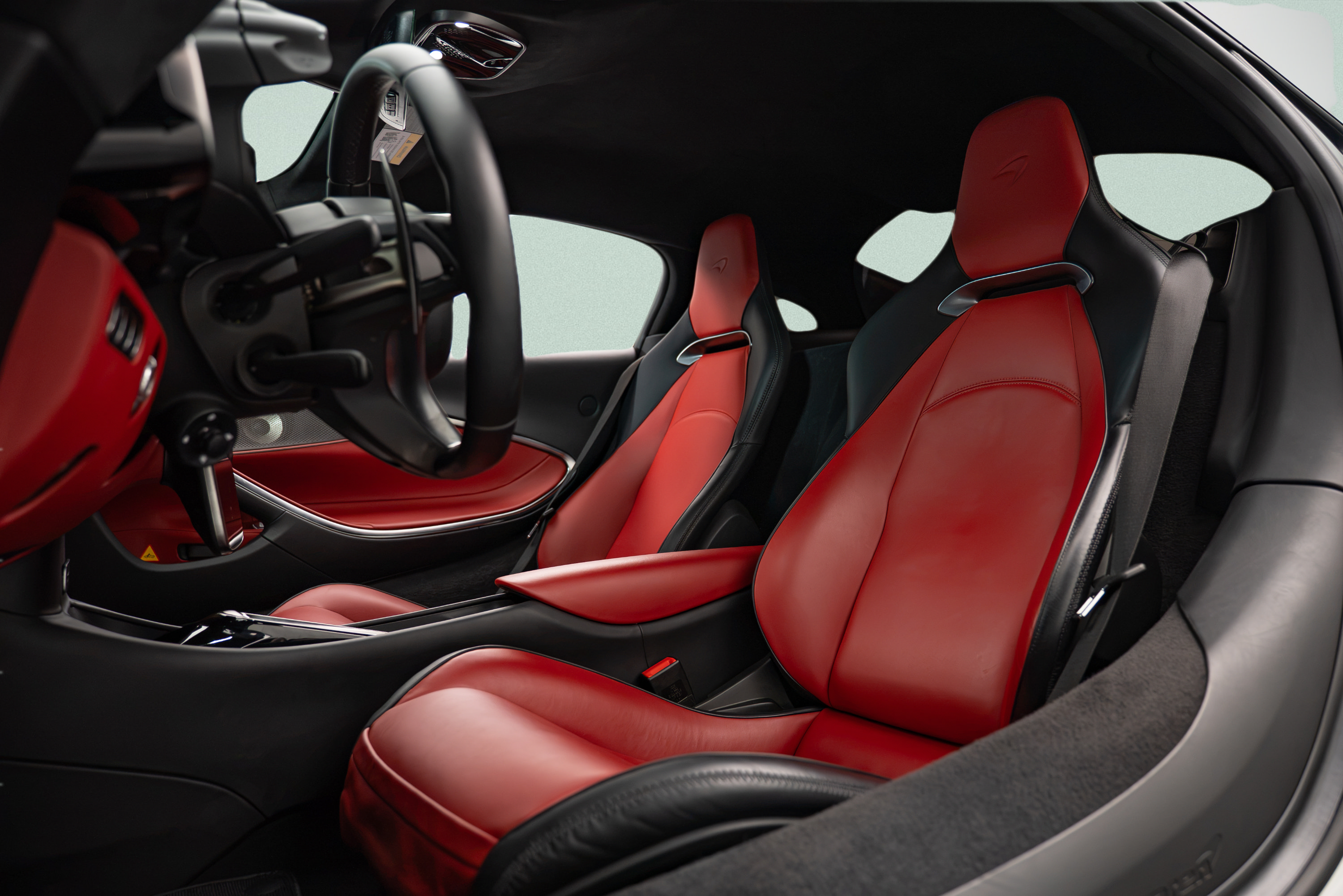 Used 2023 McLaren Artura RWD image 9