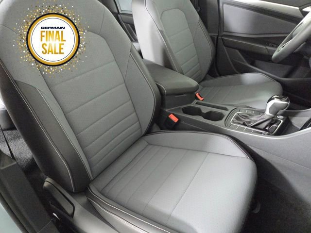 Used 2025 Volkswagen Jetta SE w/ Sunroof Package image 26