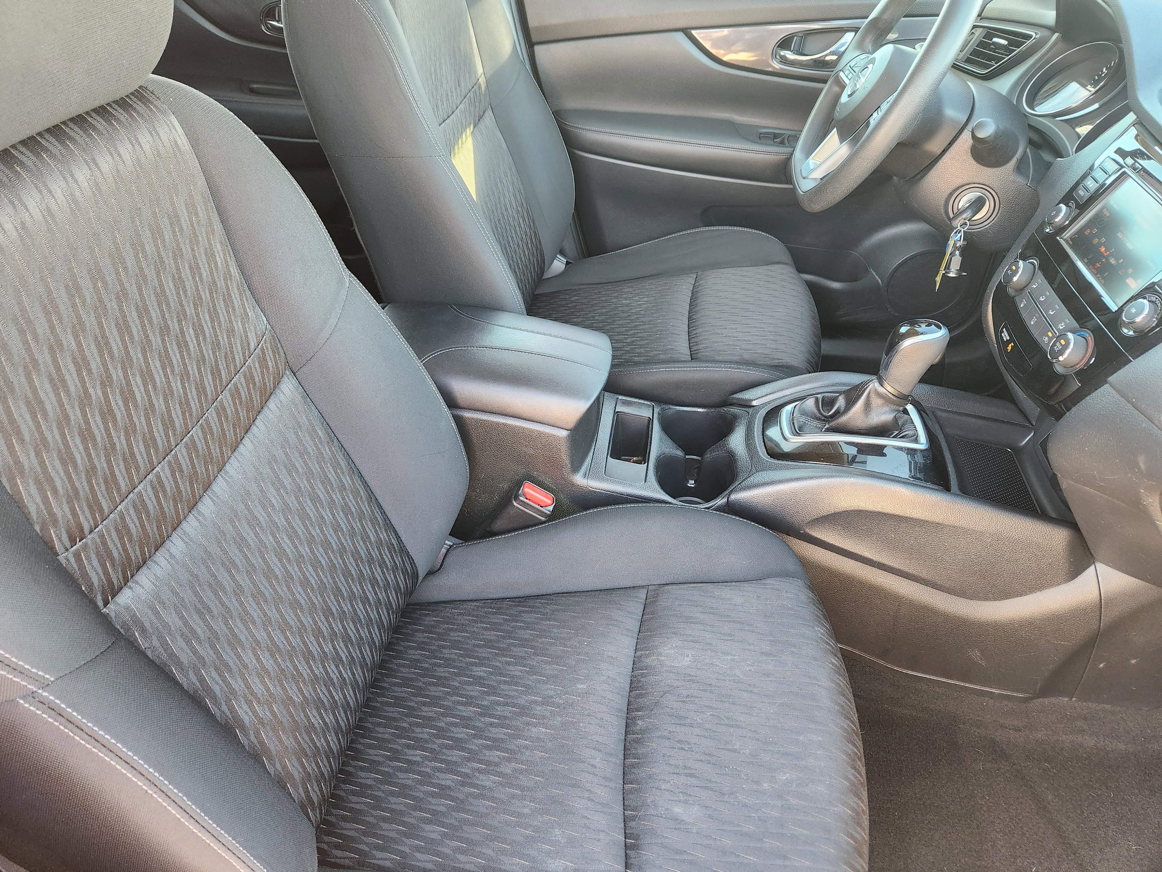 Used 2018 Nissan Rogue S image 14