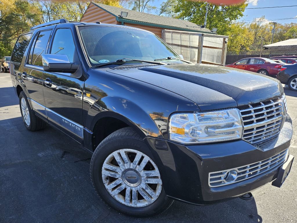 Used 2012 Lincoln Navigator 4WD image 3