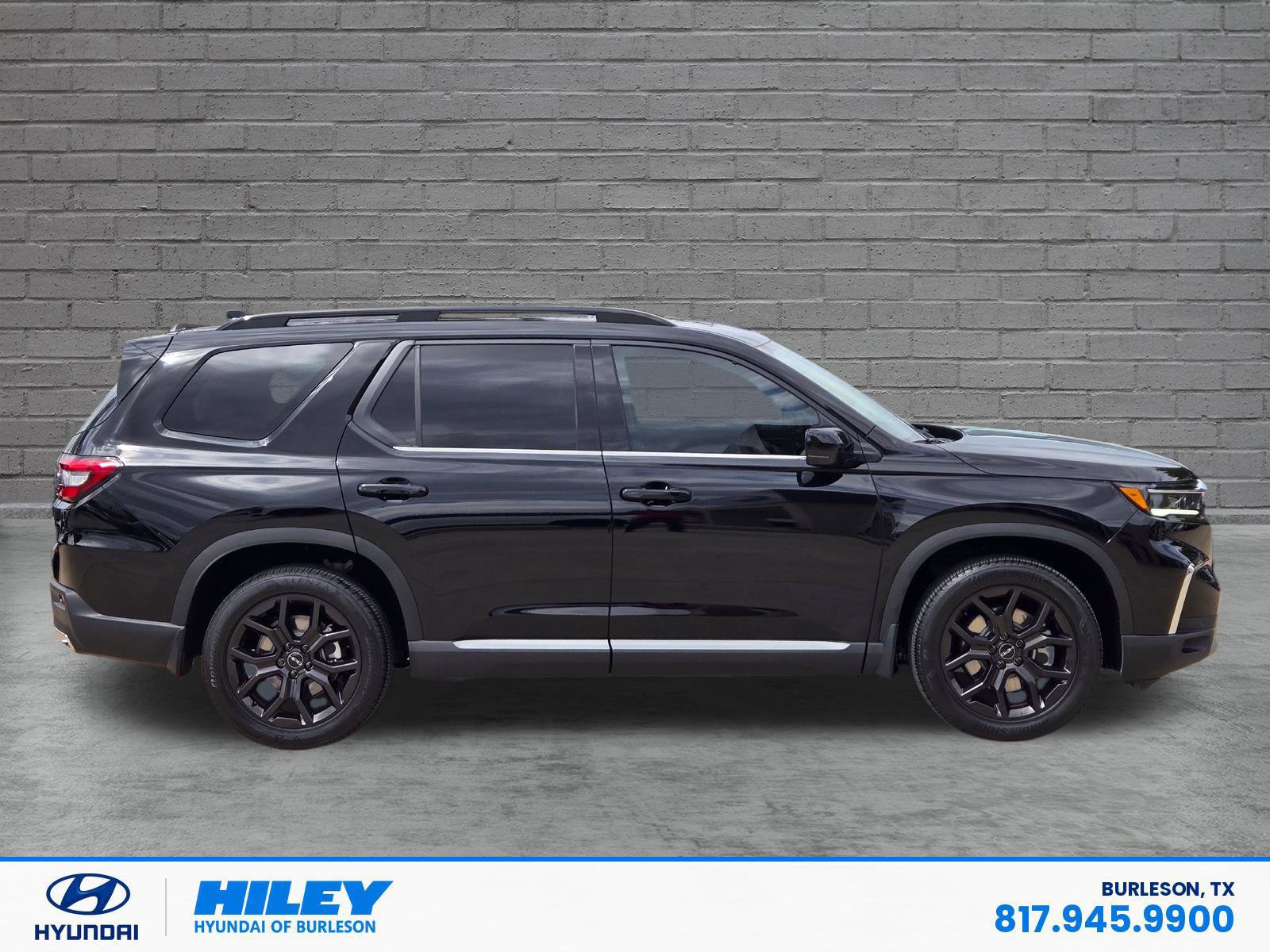 Used 2025 Honda Pilot Touring image 3