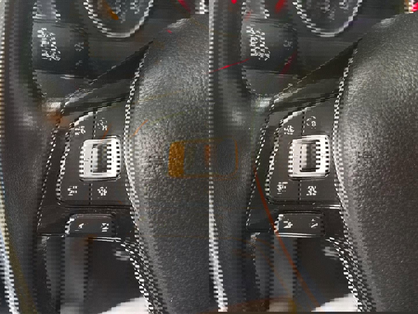 Used 2018 Volkswagen Tiguan SE image 17