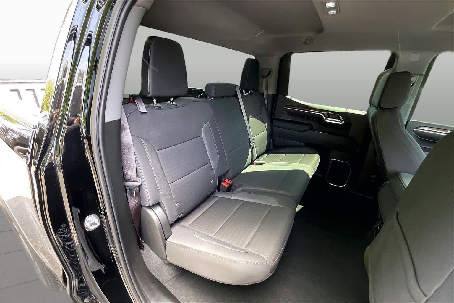 Used 2023 Chevrolet Silverado 1500 LT AWD/4WD image 26