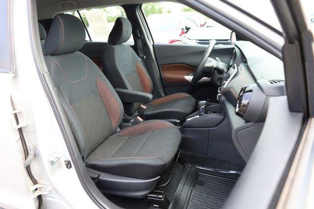 Used 2018 Nissan Kicks SR FWD image 22