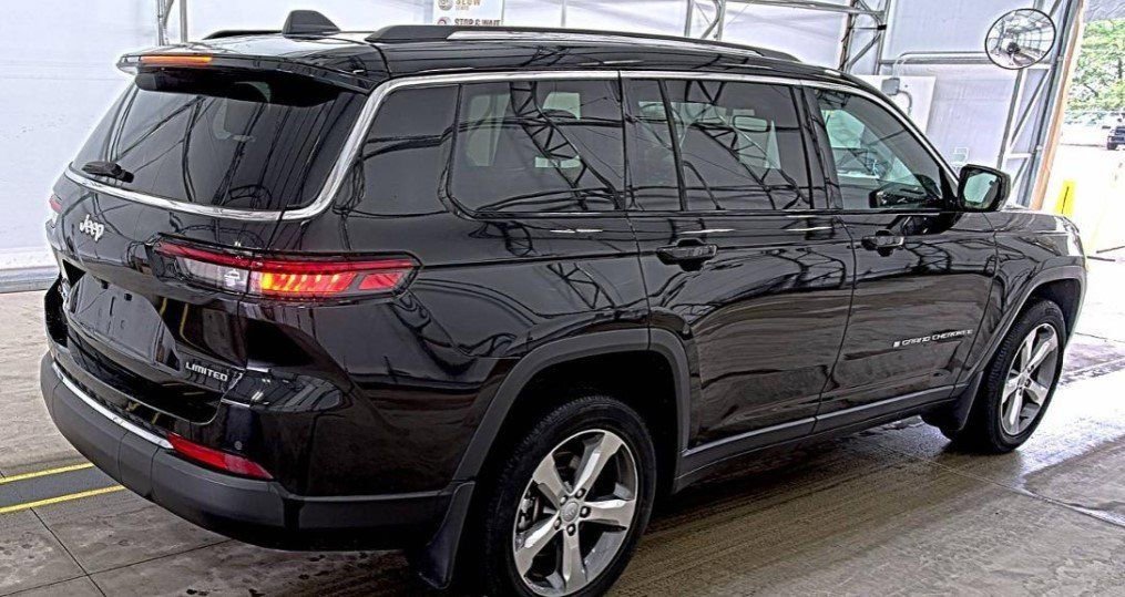 Used 2022 Jeep Grand Cherokee L Limited w/ MOPAR Finishing Package image 4