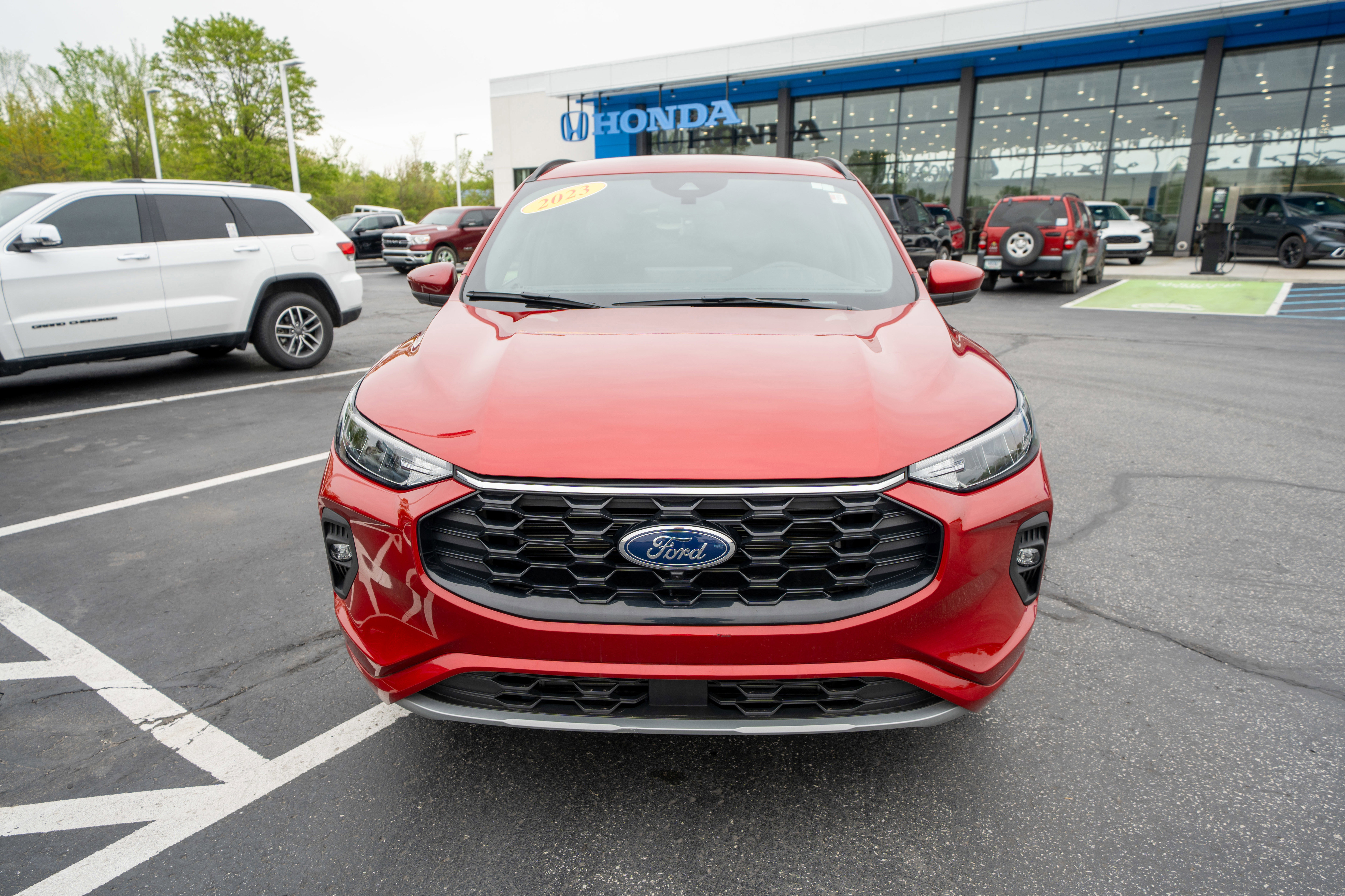 Used 2023 Ford Escape ST-Line Select w/ Tech Pack #2 AWD/4WD image 2