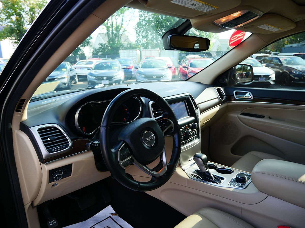 Used 2018 Jeep Grand Cherokee Limited AWD/4WD image 14