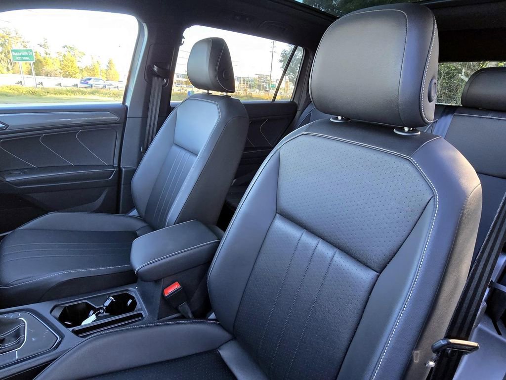 Used 2024 Volkswagen Tiguan SE R-Line image 28