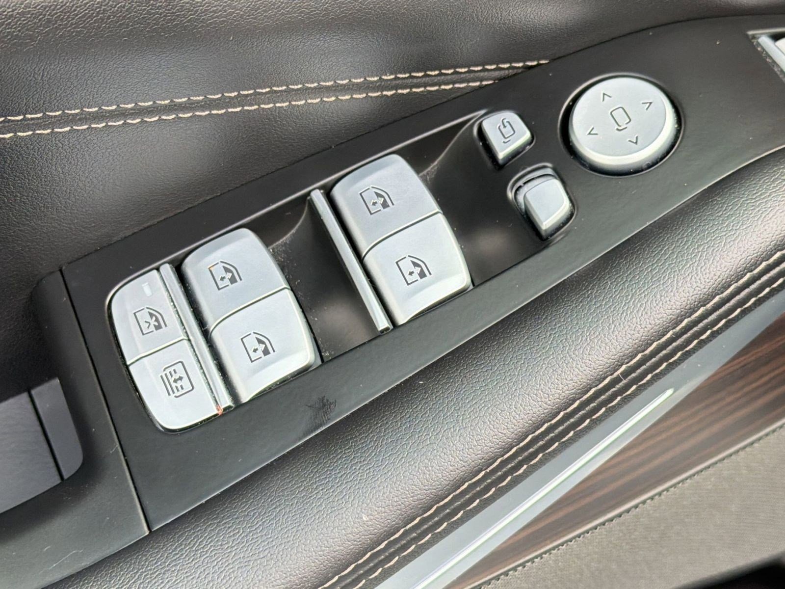 Used 2025 BMW X7 M60i AWD/4WD image 21