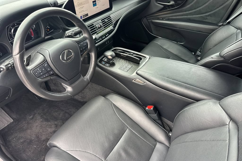 Used 2023 Lexus LS 500 w/ Accessory Package (Z1) RWD image 10