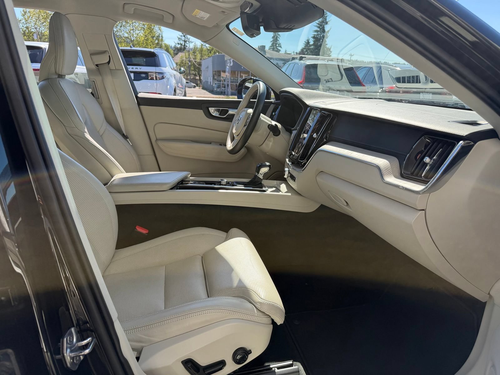 Used 2021 Volvo XC60 T5 Inscription w/ Advanced Package AWD/4WD image 24