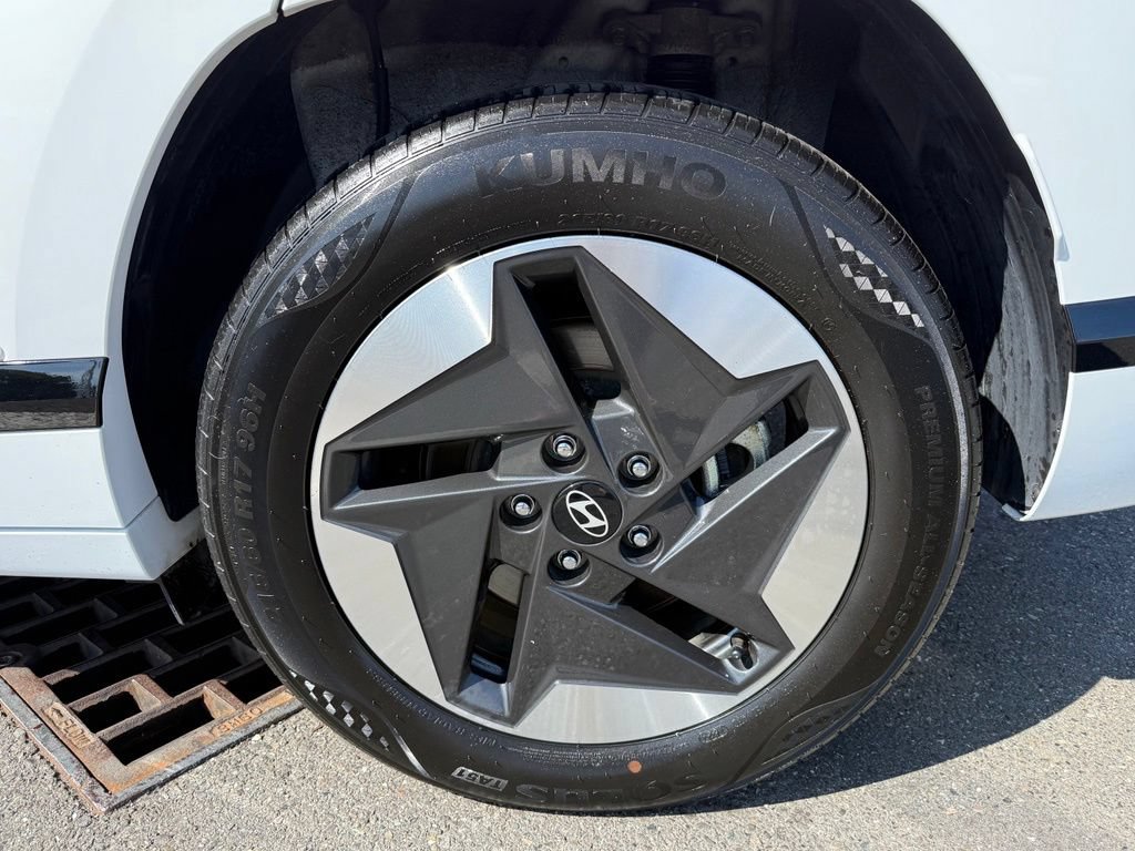 Certified 2025 Hyundai Kona Limited FWD image 31