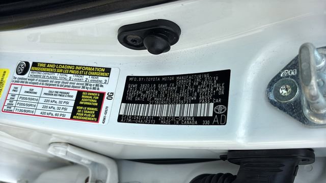 Used 2018 Toyota Corolla LE w/ Carpet Mat Package (TMS) image 34