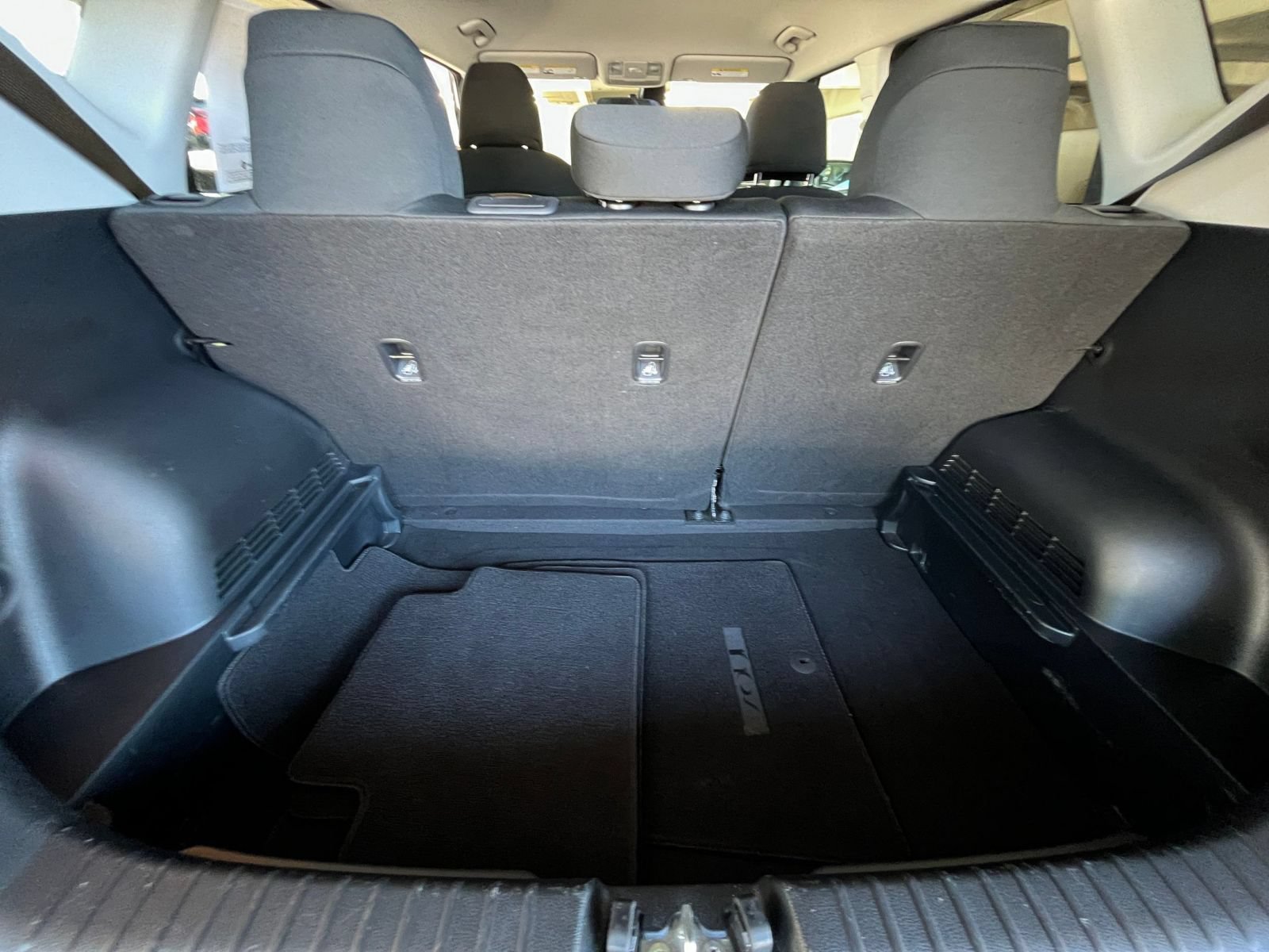 Used 2025 Kia Soul LX w/ LX Technology Package FWD image 30
