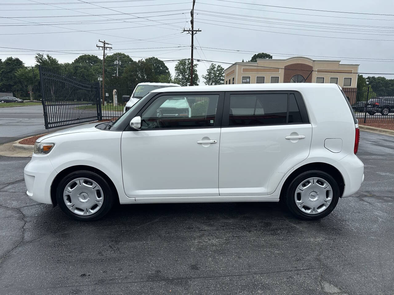 Used 2008 Scion xB FWD image 8
