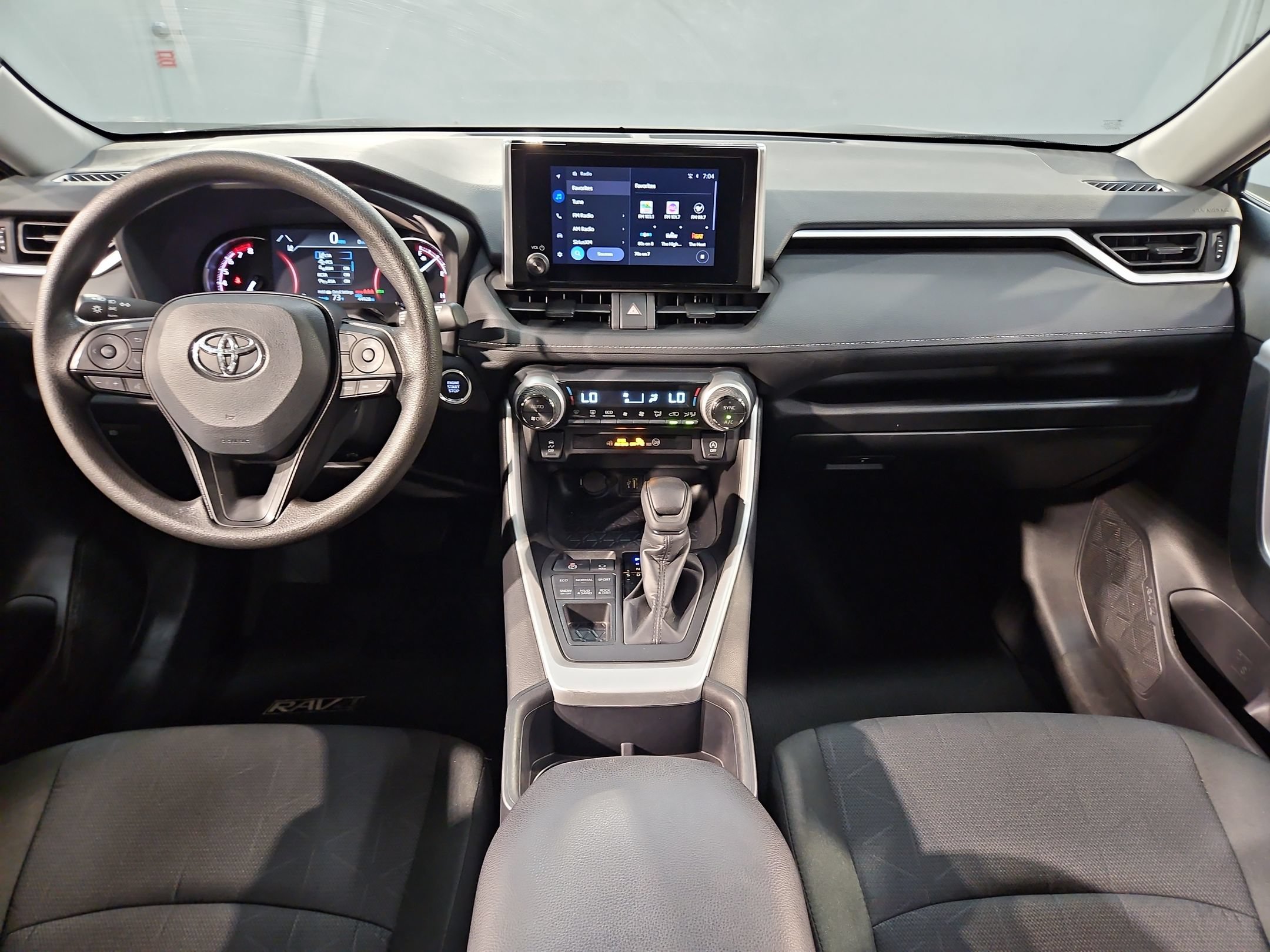 Used 2025 Toyota RAV4 XLE AWD/4WD image 10
