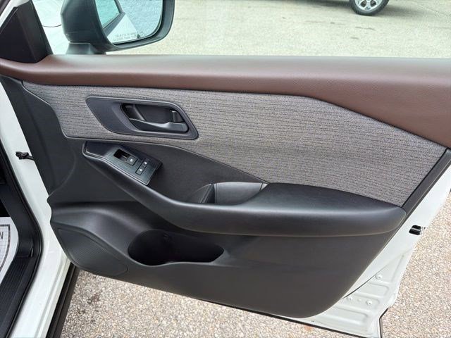 Used 2023 Nissan Rogue S FWD image 16