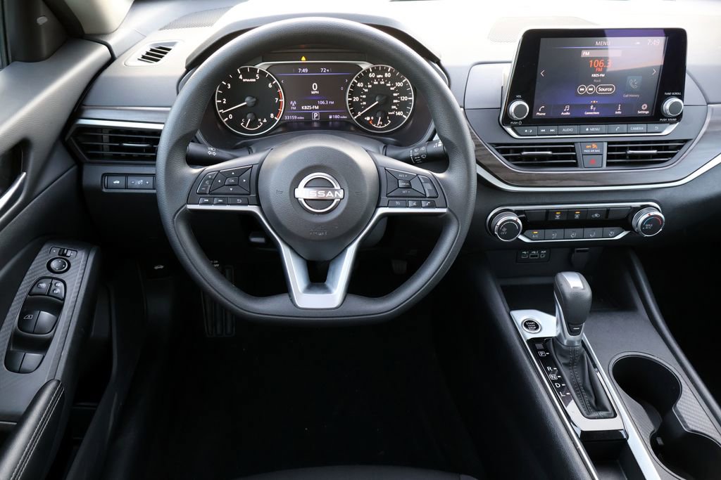 Used 2025 Nissan Altima 2.5 SV FWD image 4