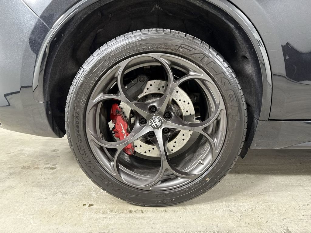 Used 2020 Alfa Romeo Stelvio Quadrifoglio image 16