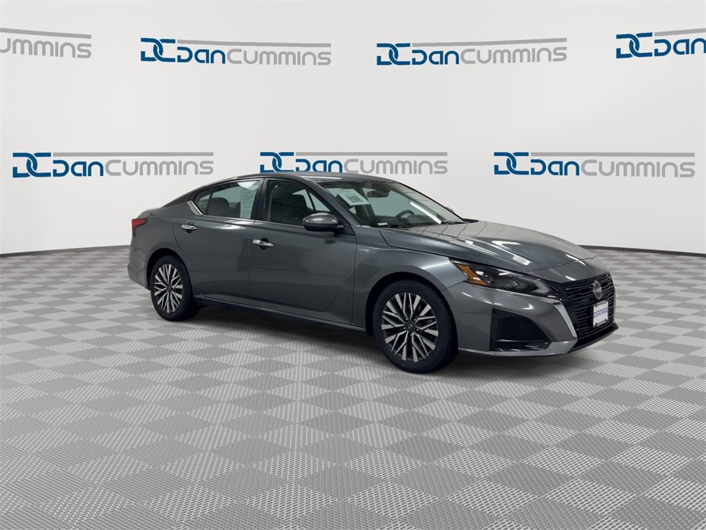 Used 2023 Nissan Altima 2.5 SV image 2