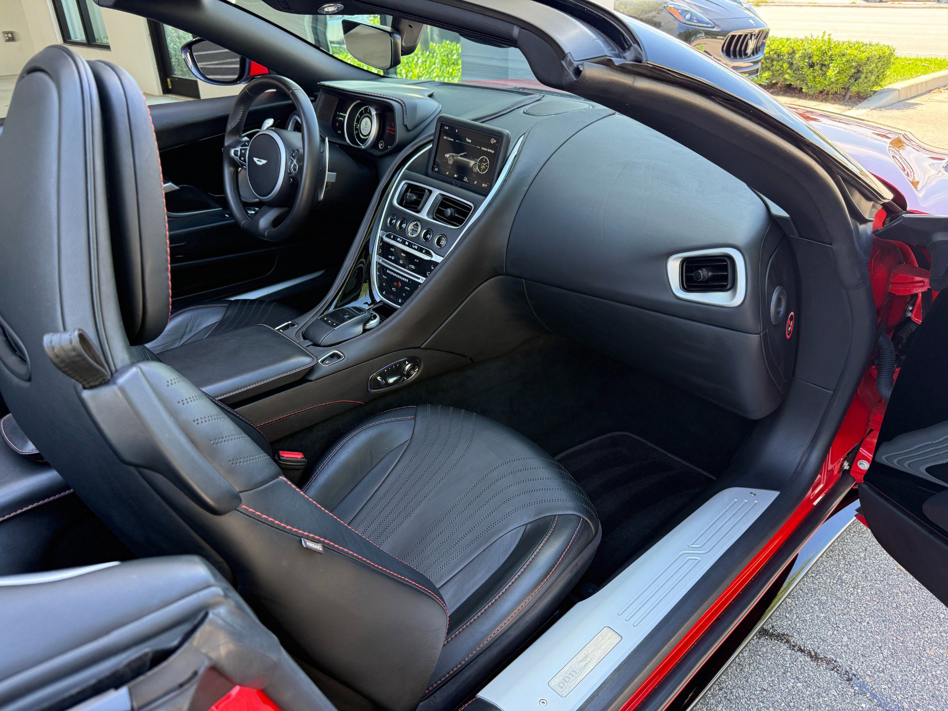 Used 2020 Aston Martin DB11 Volante RWD image 35