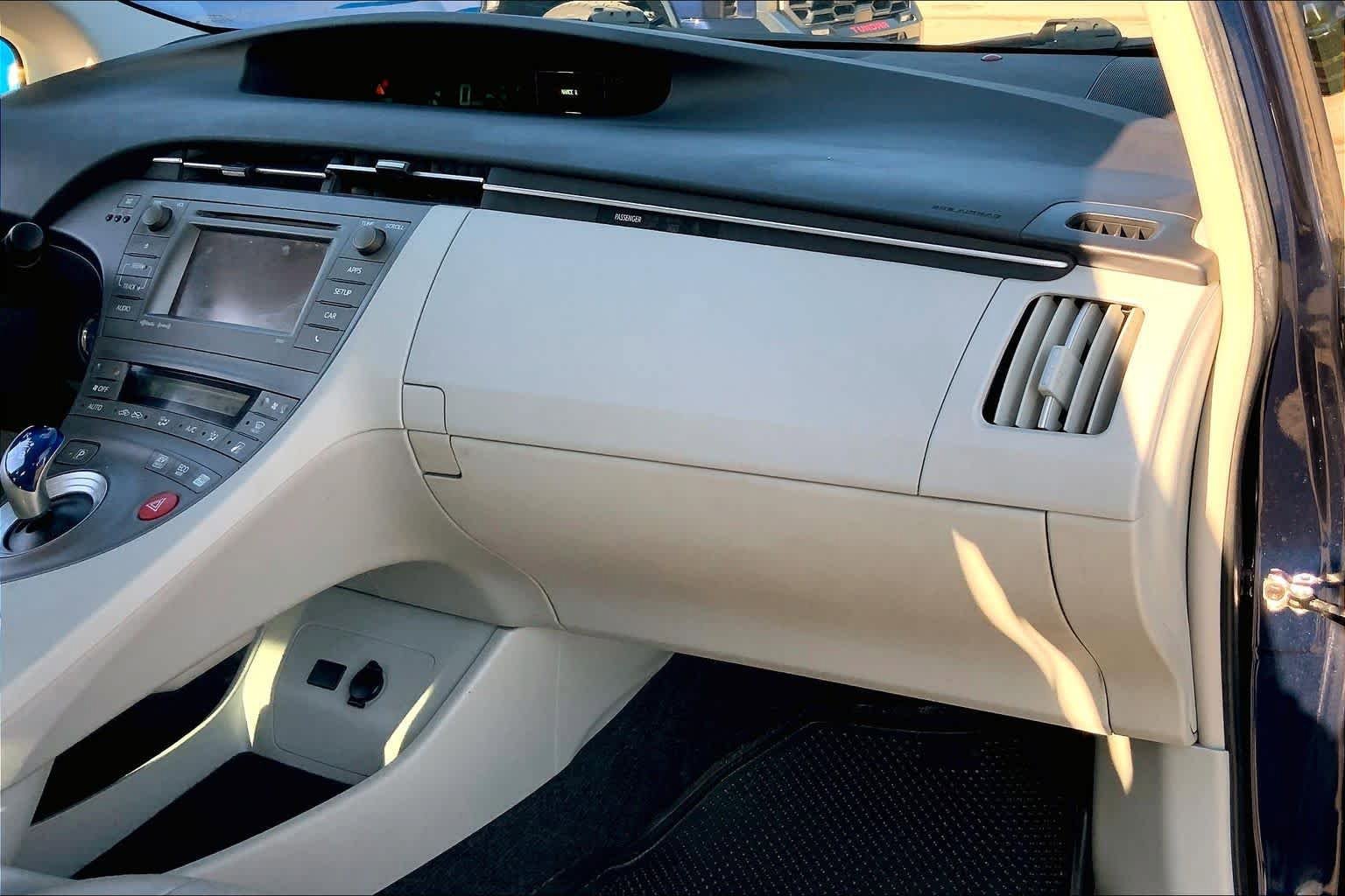 Used 2014 Toyota Prius Three FWD image 18