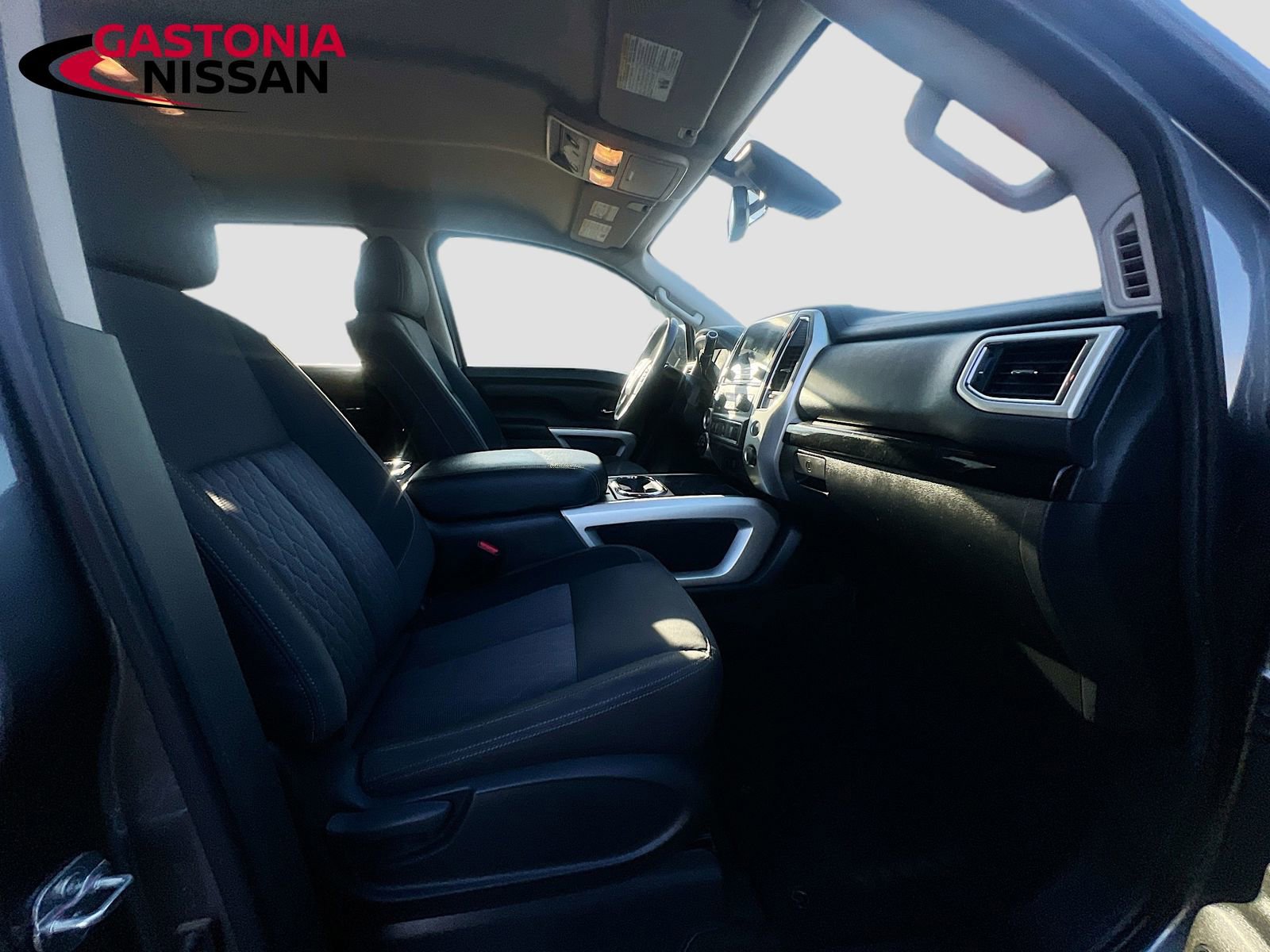 Used 2021 Nissan Titan SV w/ SV Convenience Package image 38