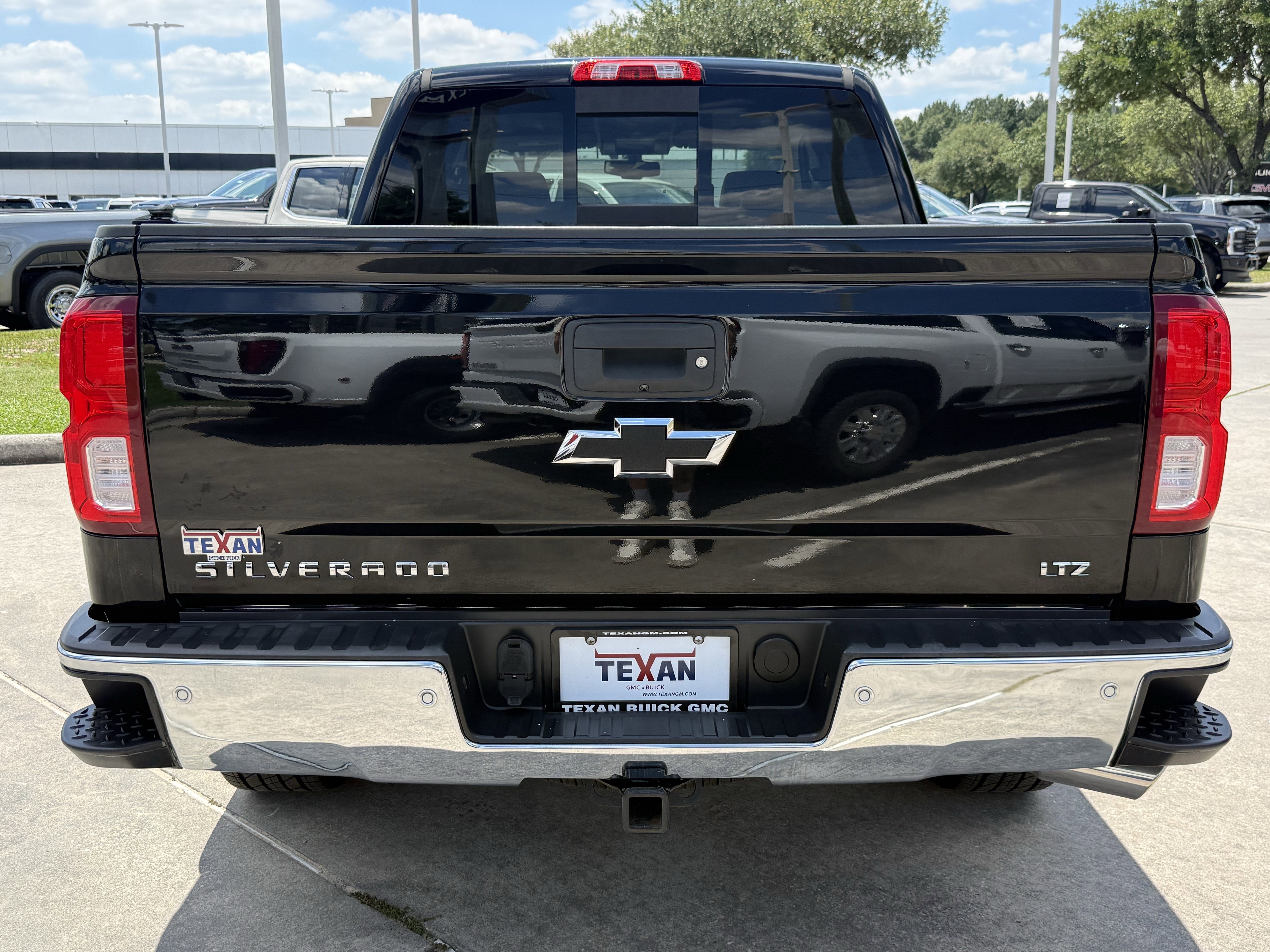 Used 2017 Chevrolet Silverado 1500 LTZ w/ Texas Edition AWD/4WD image 5