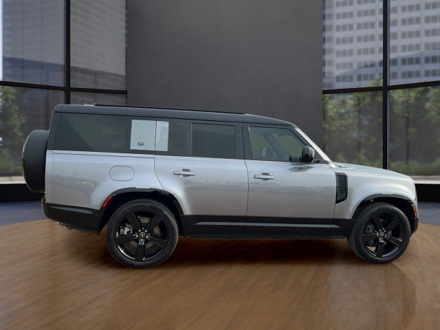 Used 2023 Land Rover Defender 130 X-Dynamic SE image 17