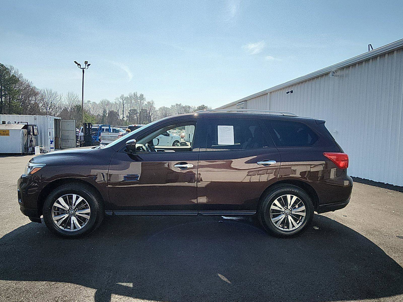 Used 2020 Nissan Pathfinder SL image 2