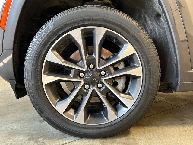 Used 2023 Jeep Grand Cherokee Overland w/ Luxury Tech Group IV AWD/4WD image 10