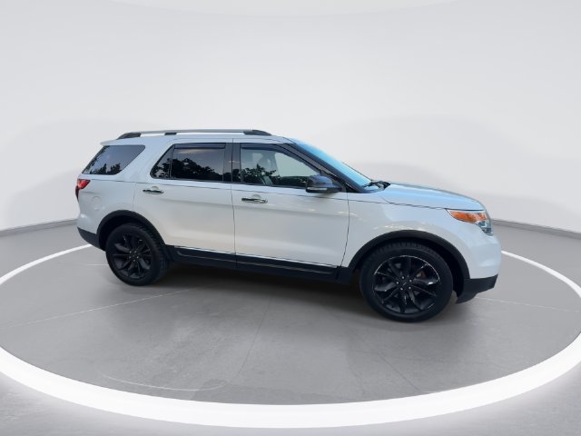 Used 2014 Ford Explorer XLT w/ Equipment Group 202A AWD/4WD image 9