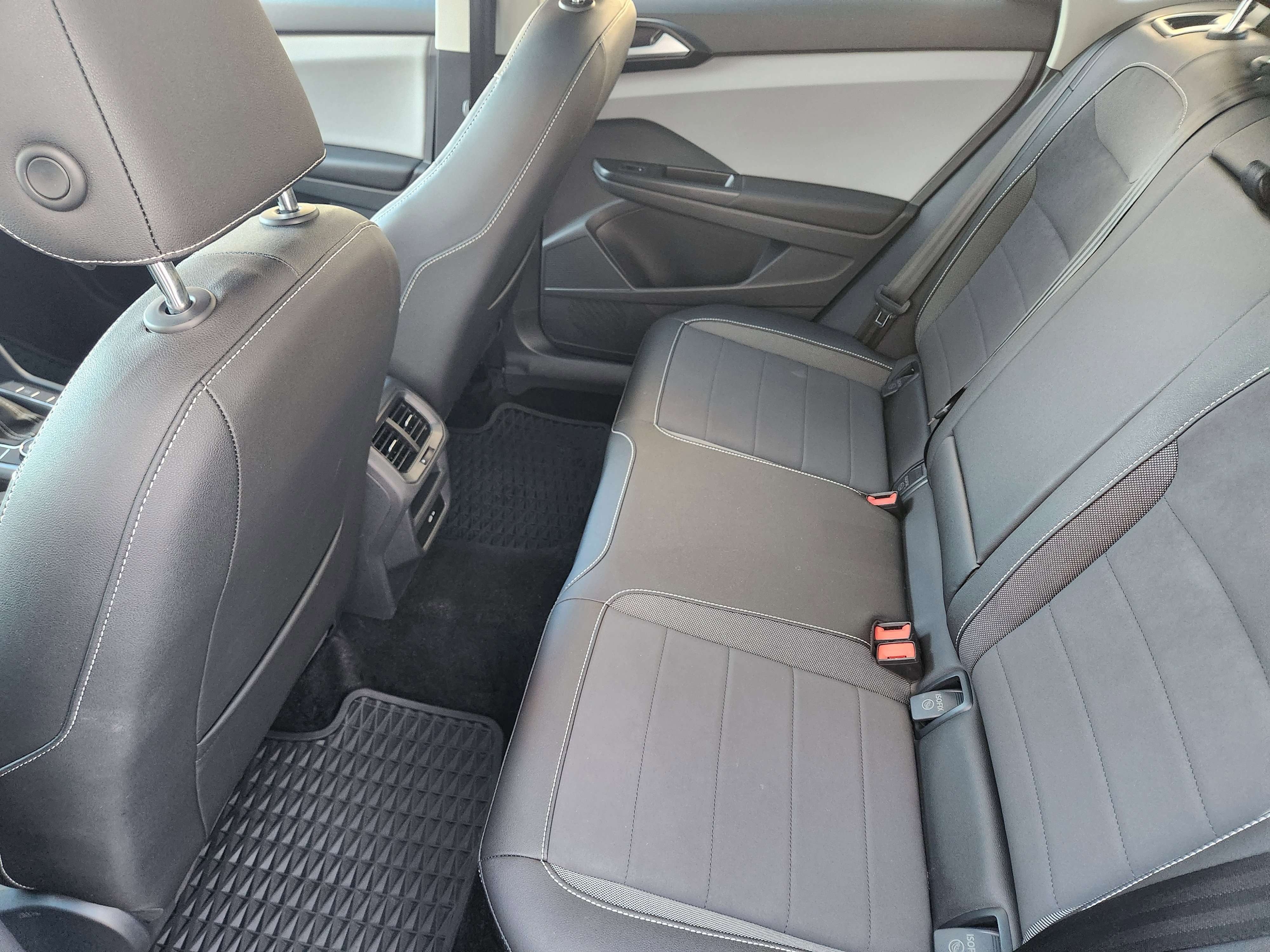 Certified 2023 Volkswagen Taos SE w/ Panoramic Sunroof Package image 21