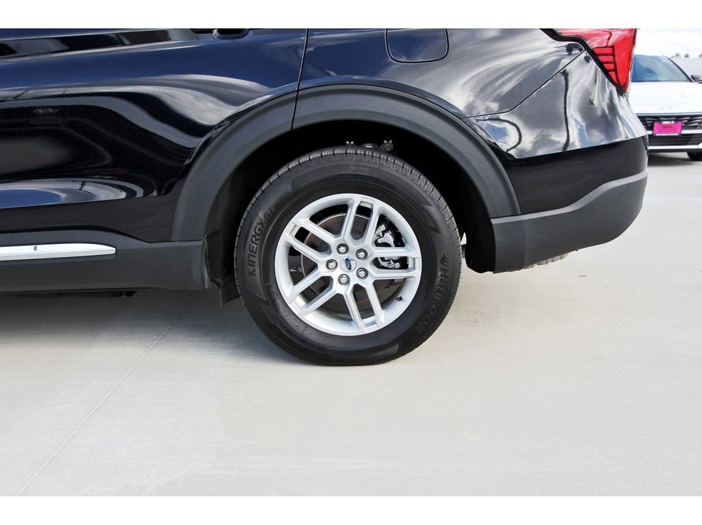 Used 2025 Ford Explorer Active w/ Active Comfort Package image 32