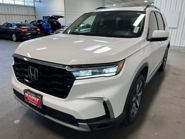 Used 2025 Honda Pilot Touring image 7