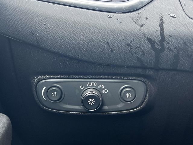 Used 2020 Chevrolet Equinox LT w/ Driver Convenience Package image 28