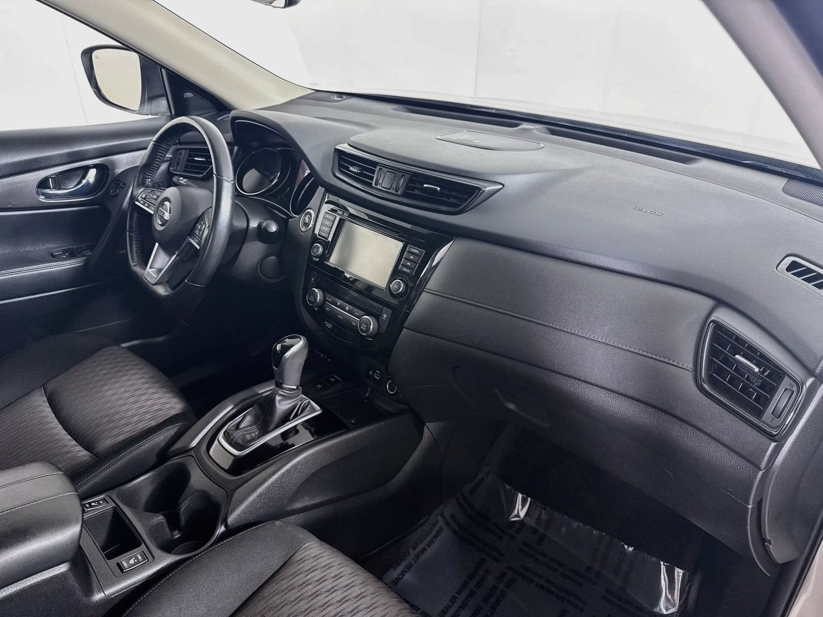 Used 2019 Nissan Rogue SV w/ Sun & Sound Touring Package AWD/4WD image 28