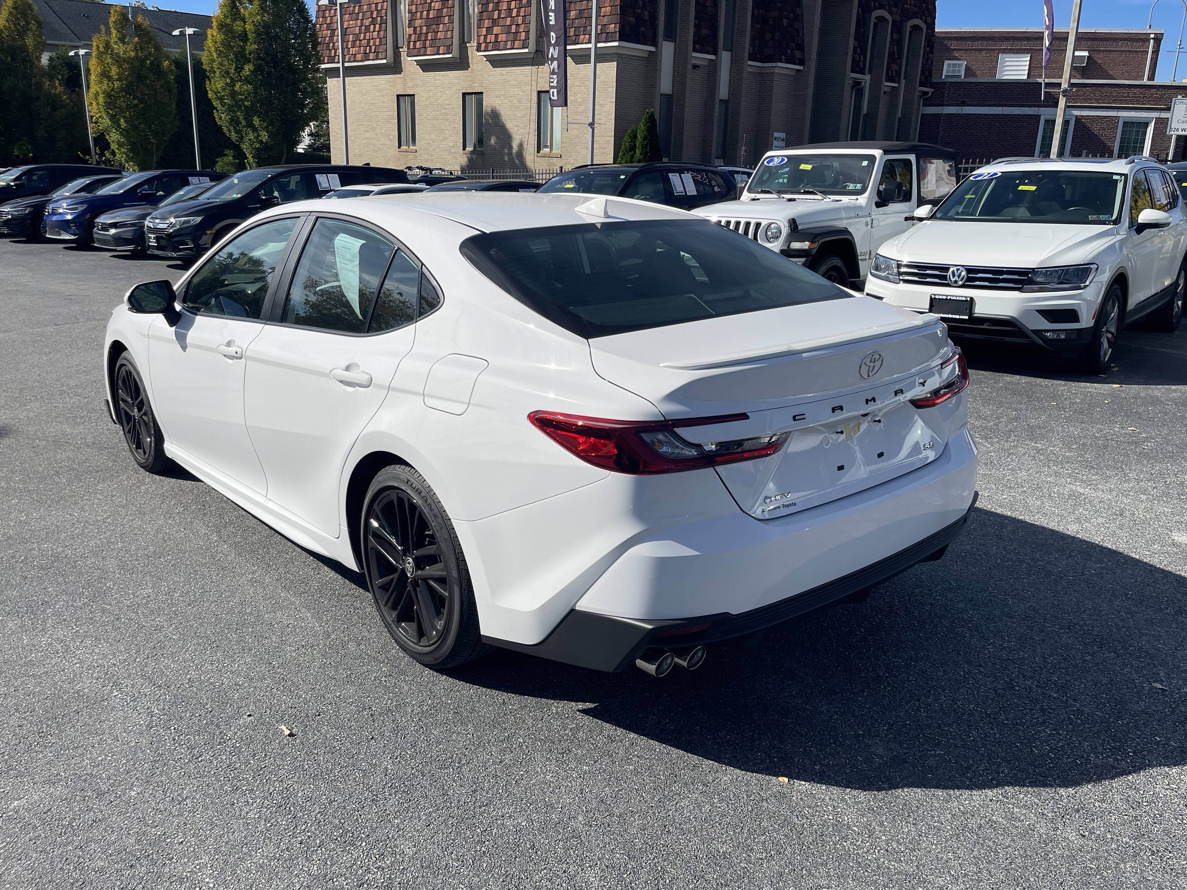 Used 2026 Toyota Camry SE FWD image 5