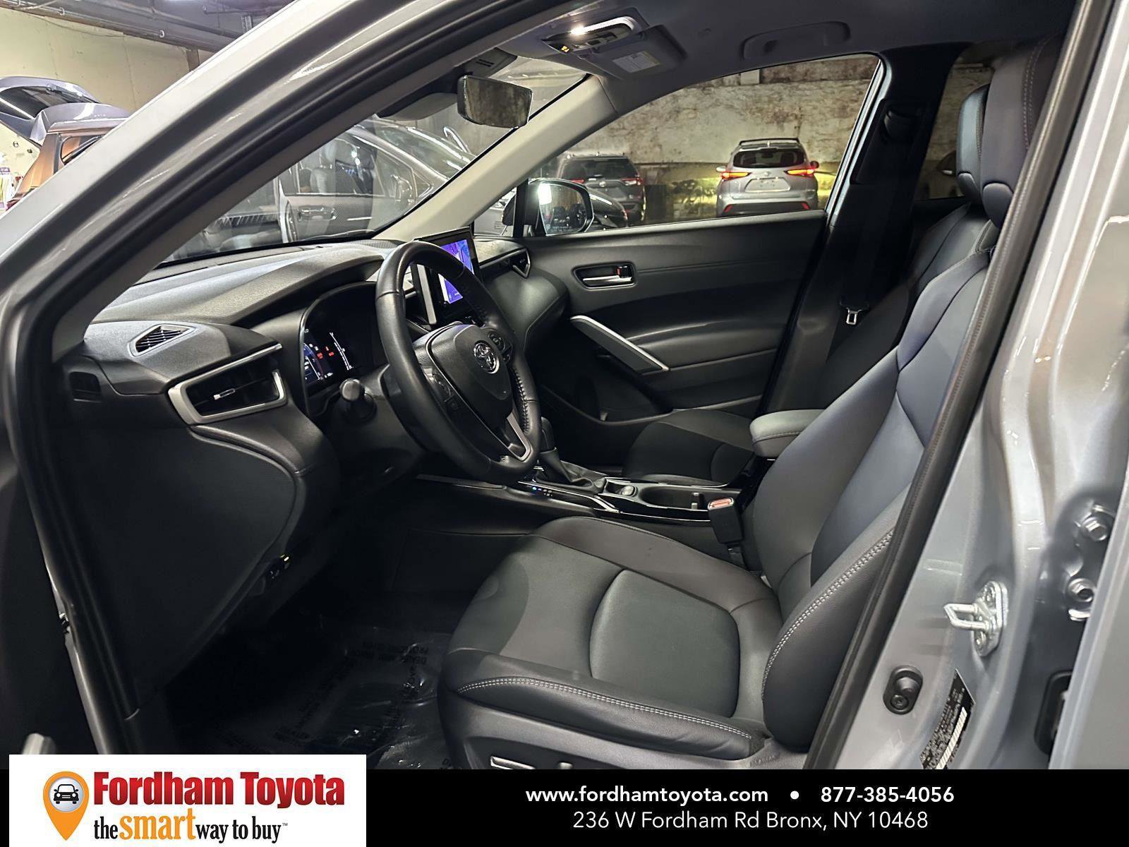 Used 2025 Toyota Corolla Cross XLE image 13