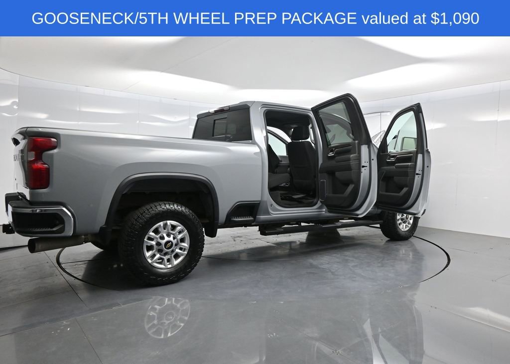Used 2024 Chevrolet Silverado 2500 LT w/ Convenience Package image 4