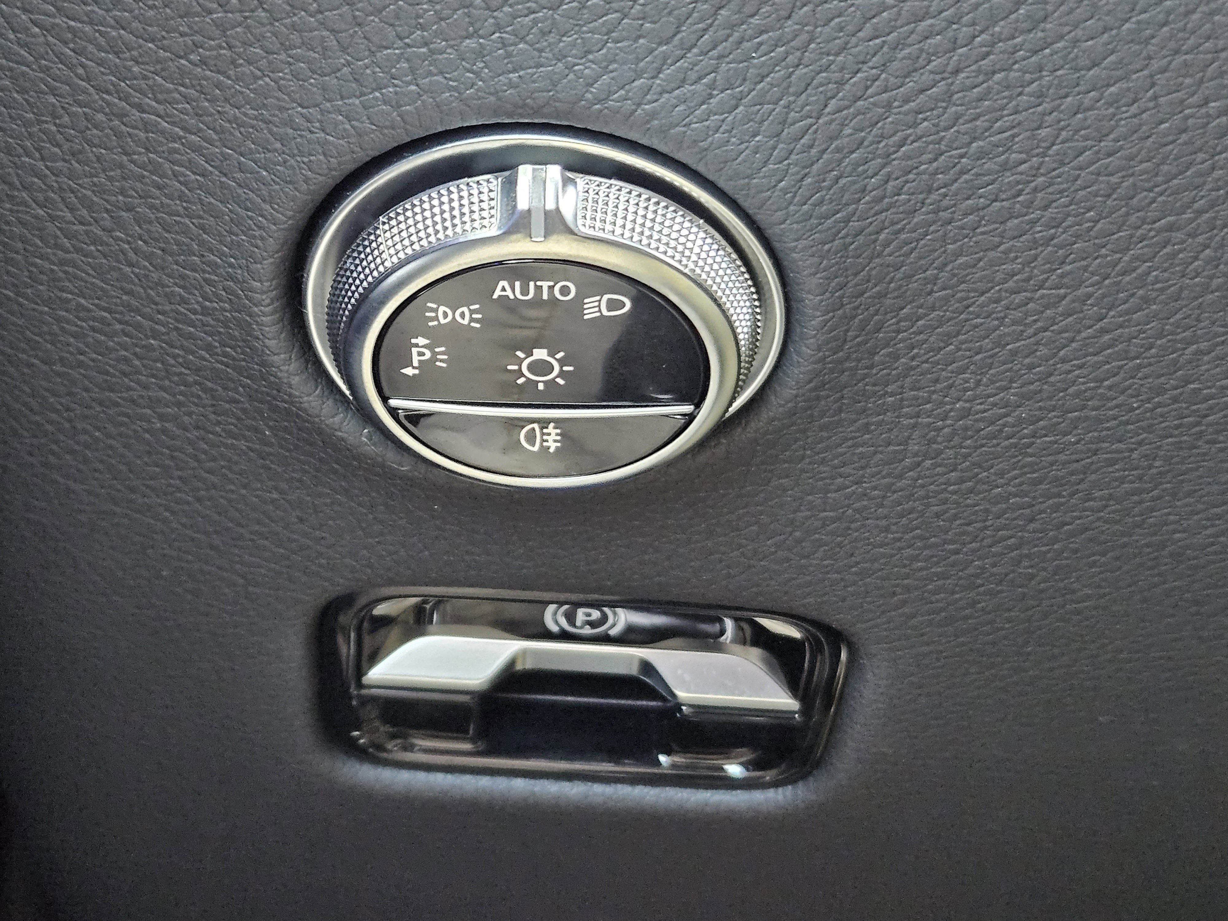 Certified 2025 Mercedes-Benz GLC 300 4MATIC image 32