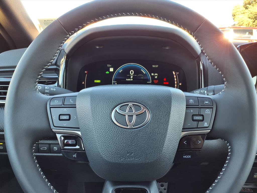 Used 2025 Toyota Camry SE image 21