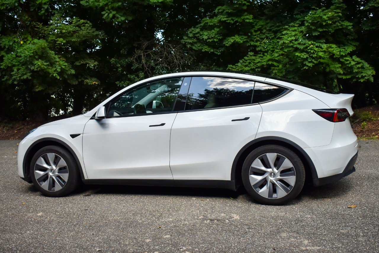 Used 2021 Tesla Model Y 2WD image 4