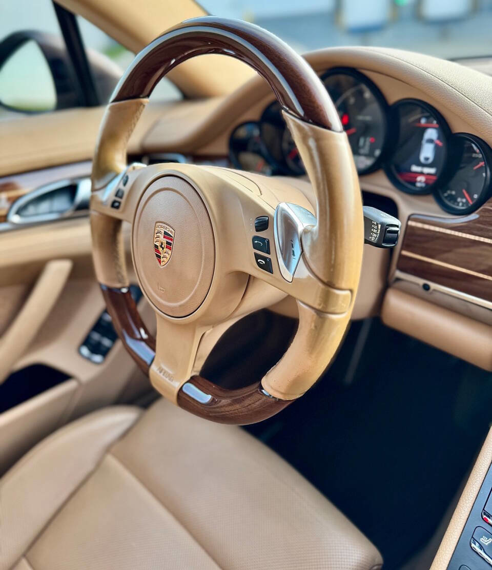 Used 2014 Porsche Panamera 4 AWD/4WD image 3