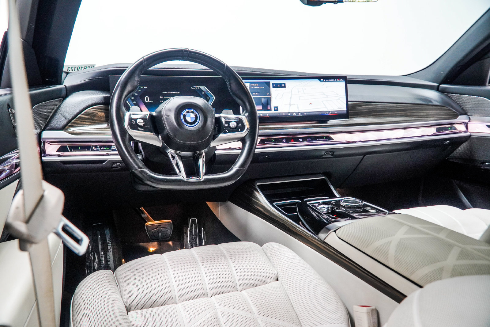 Used 2024 BMW 750e xDrive w/ Premium Package 2 AWD/4WD image 17
